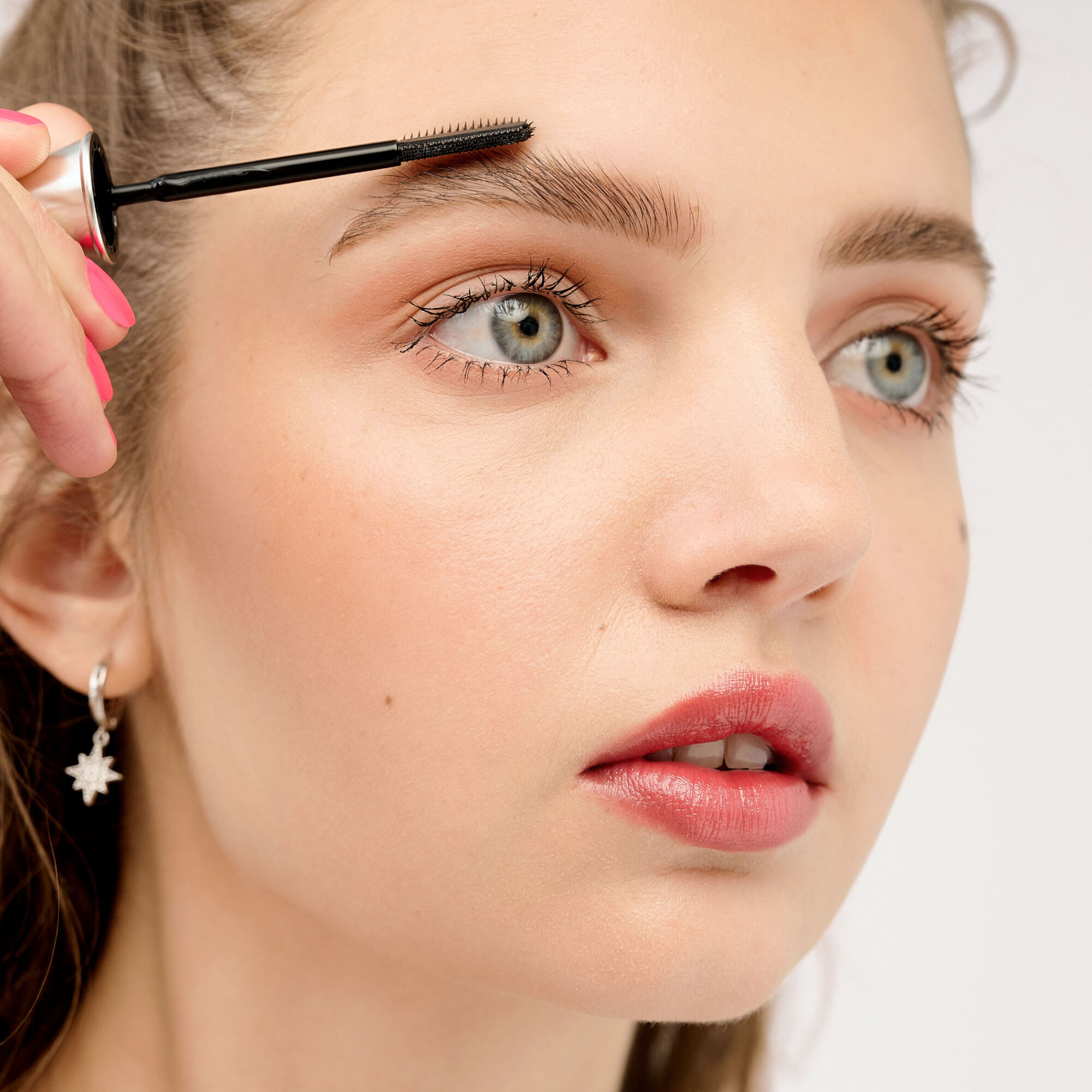 model applying 24-HR Brow Setter